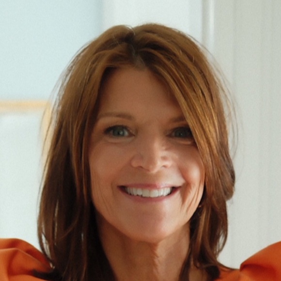 Meet your Posher, Deb - Picture 1 of 1